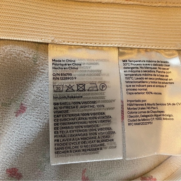 H&M Knee-length skirt -
Cream/Floral -Size Large-Elastic Waist-Skirt Only - Picture 9 of 10